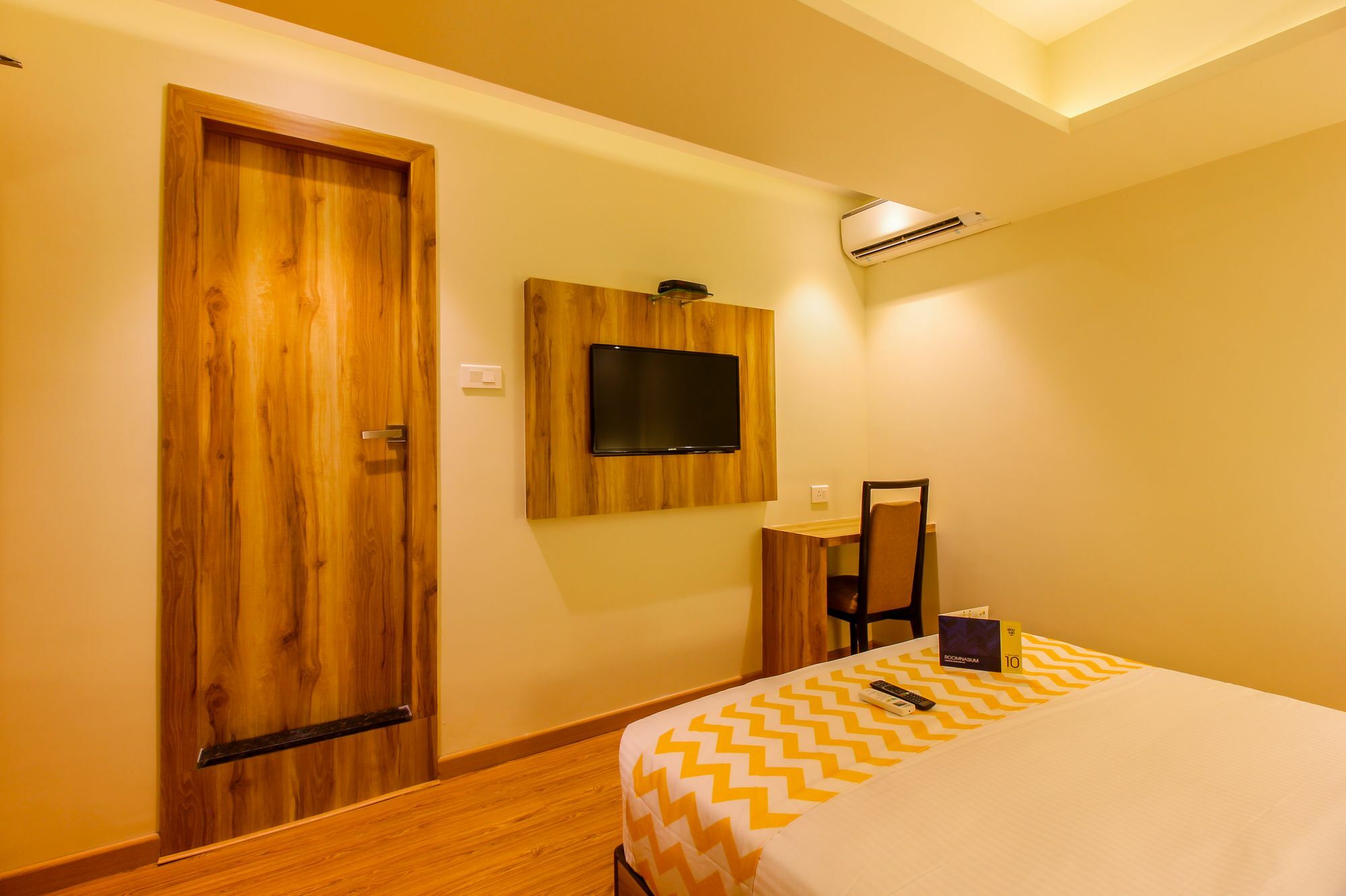 Fluorescent By Bizzgrow Hotels International Airport - Formerly Known As Byaris International Mumbai Kültér fotó