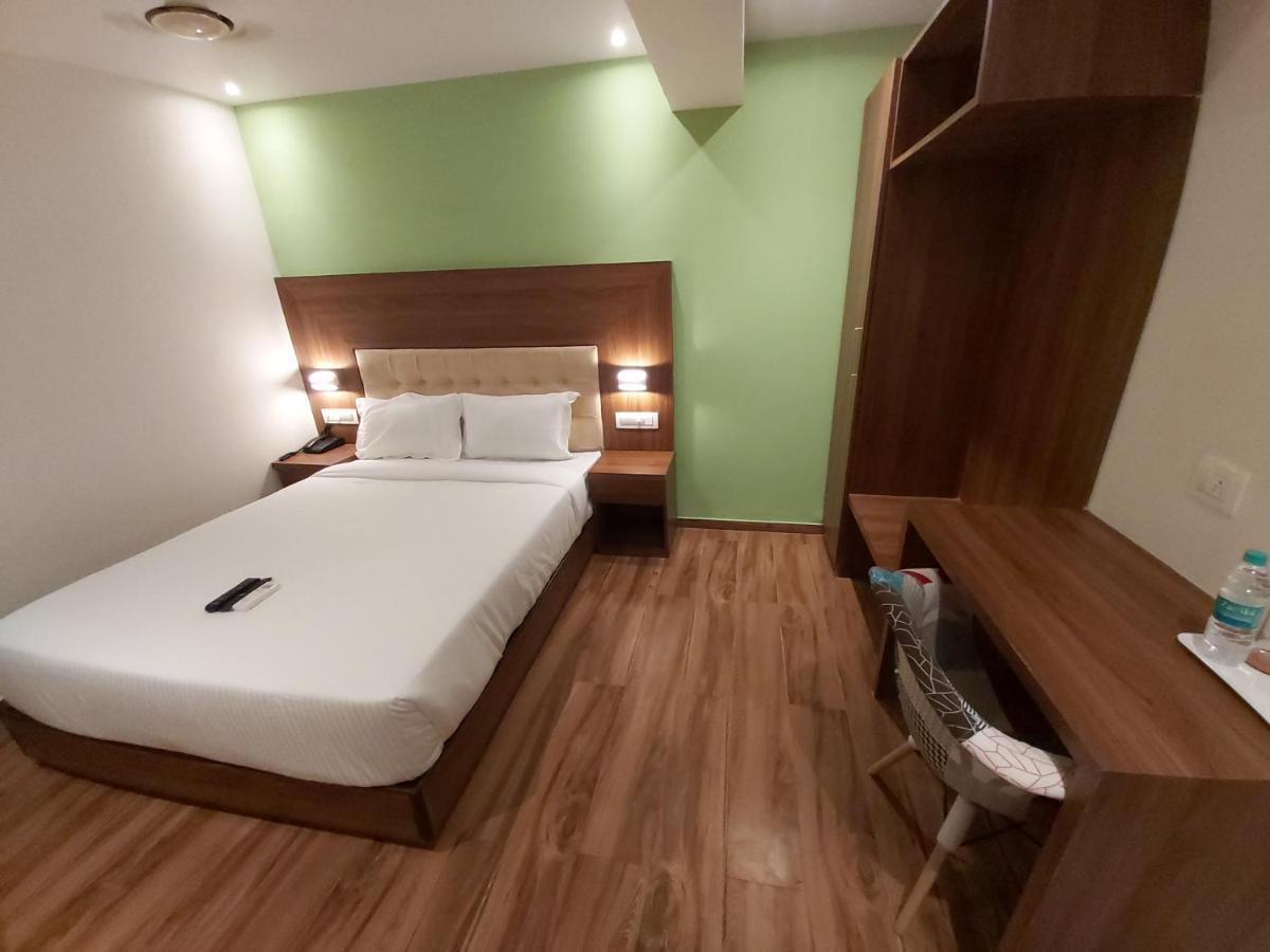 Fluorescent By Bizzgrow Hotels International Airport - Formerly Known As Byaris International Mumbai Kültér fotó